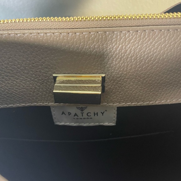 APATCHE LONDON TAUPE LEATHER TOTE BAG - Picture 11 of 13